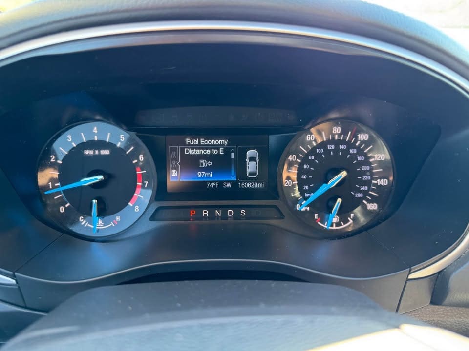 2015 Ford Fusion SE Sedan 4D photo 19