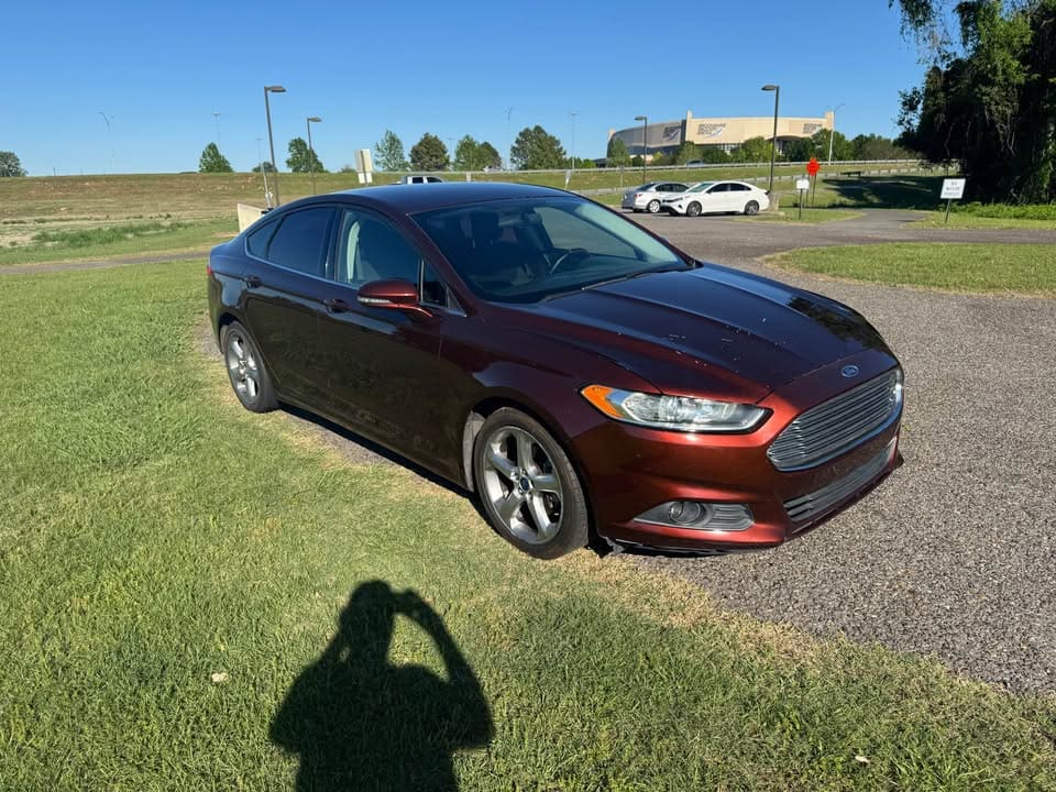 2015 Ford Fusion SE Sedan 4D photo 8