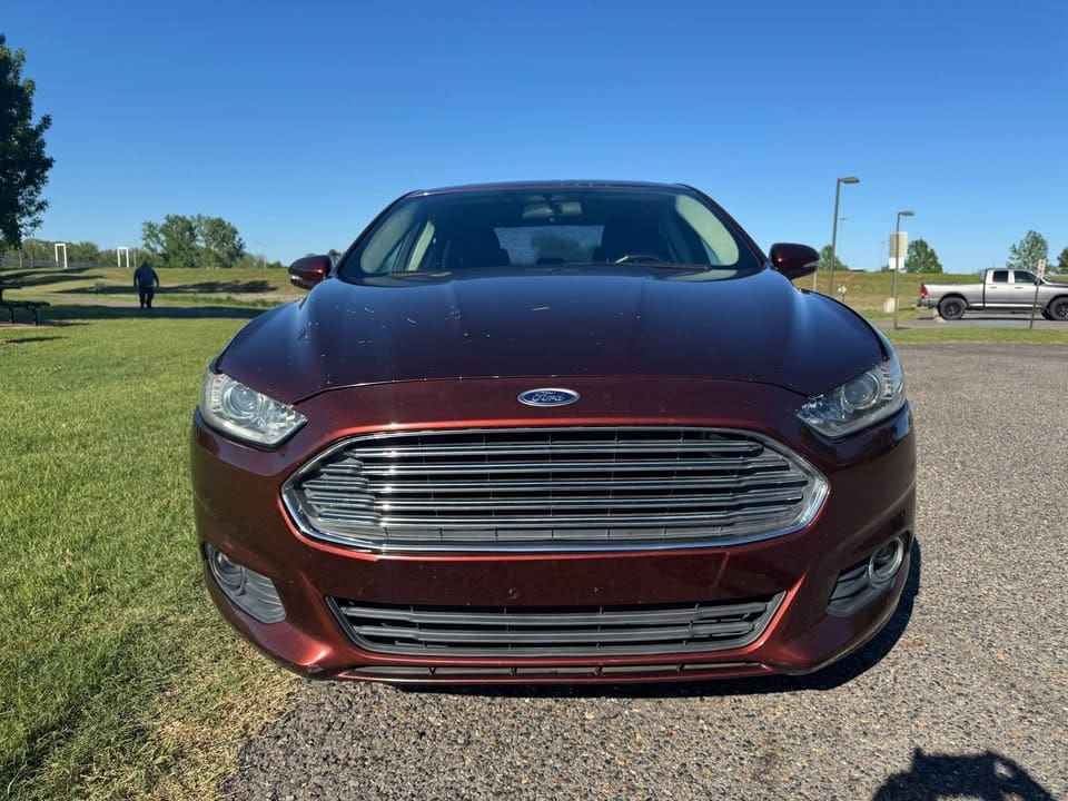2015 Ford Fusion SE Sedan 4D photo 9