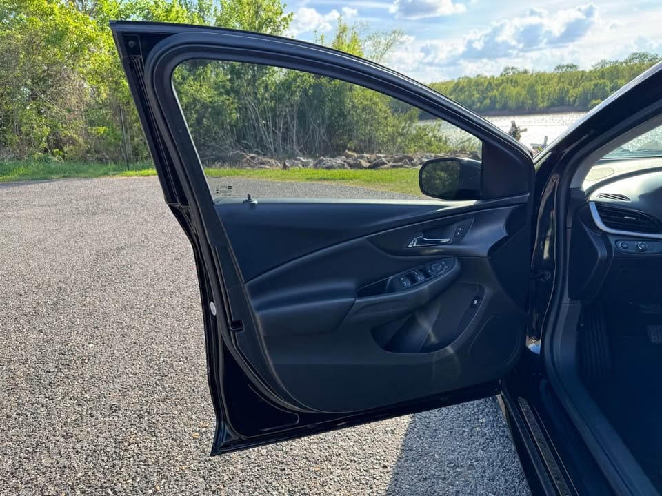 2017 Chevrolet Volt LT Hatchback 4D photo 10