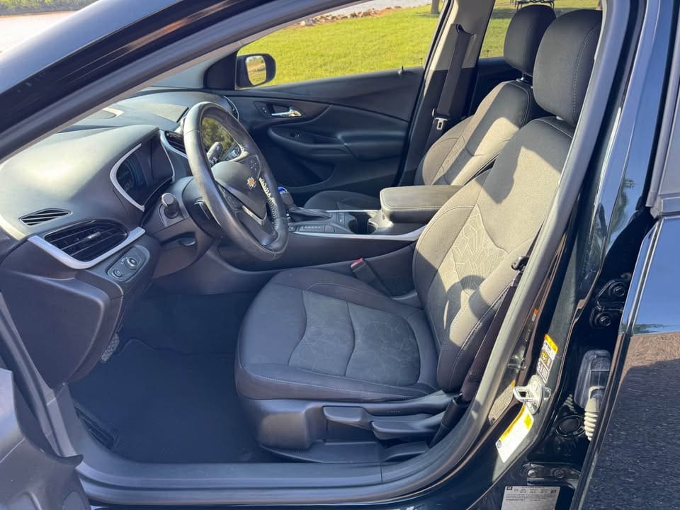 2017 Chevrolet Volt LT Hatchback 4D photo 11