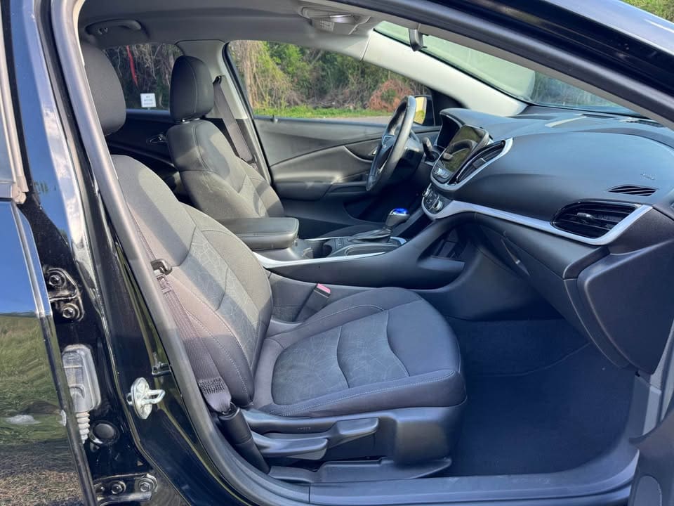 2017 Chevrolet Volt LT Hatchback 4D photo 13