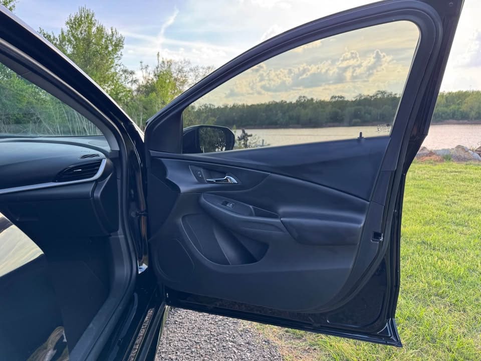 2017 Chevrolet Volt LT Hatchback 4D photo 14