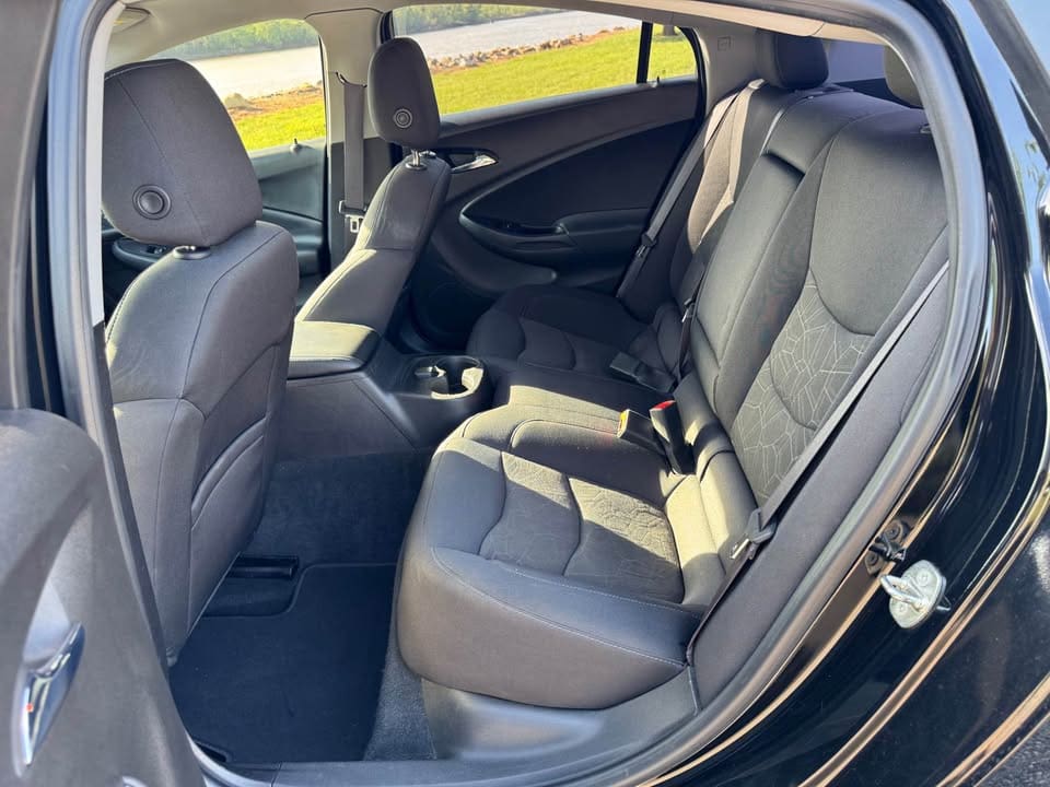 2017 Chevrolet Volt LT Hatchback 4D photo 16