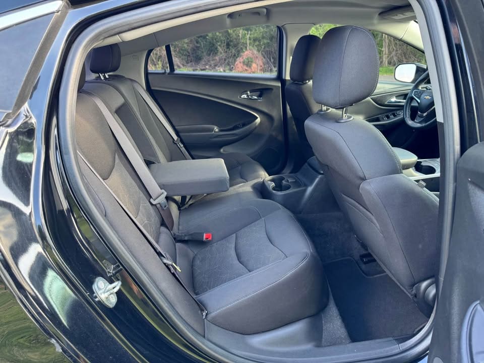 2017 Chevrolet Volt LT Hatchback 4D photo 17