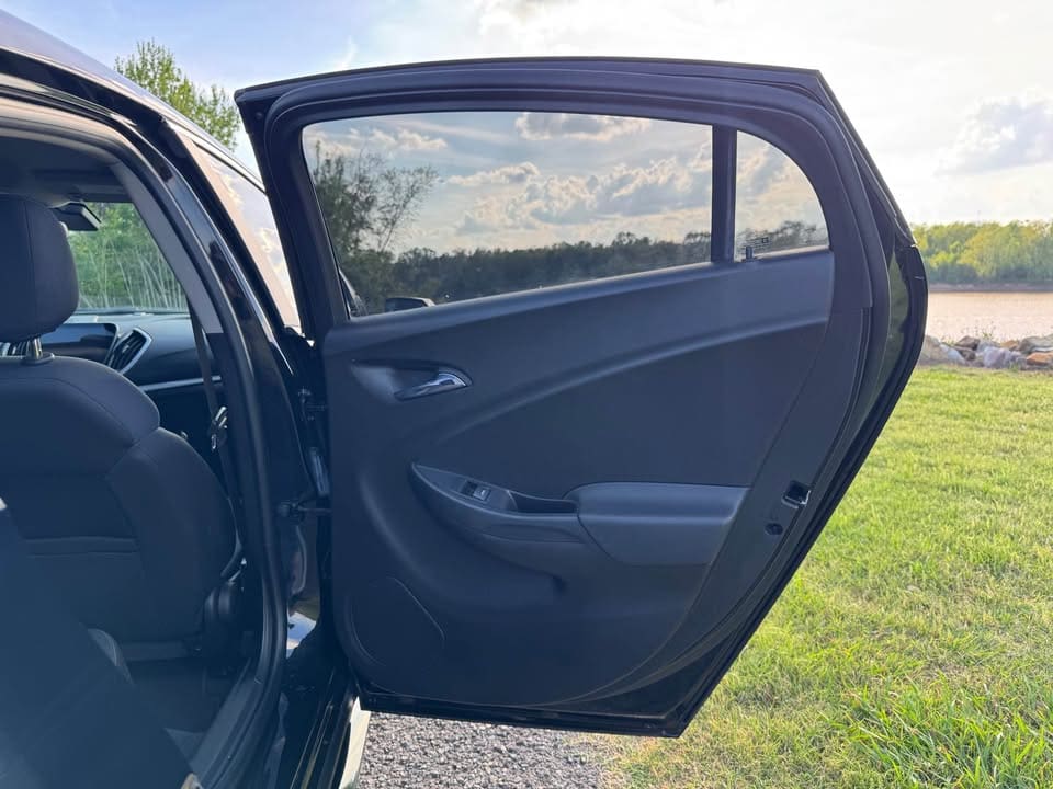 2017 Chevrolet Volt LT Hatchback 4D photo 18