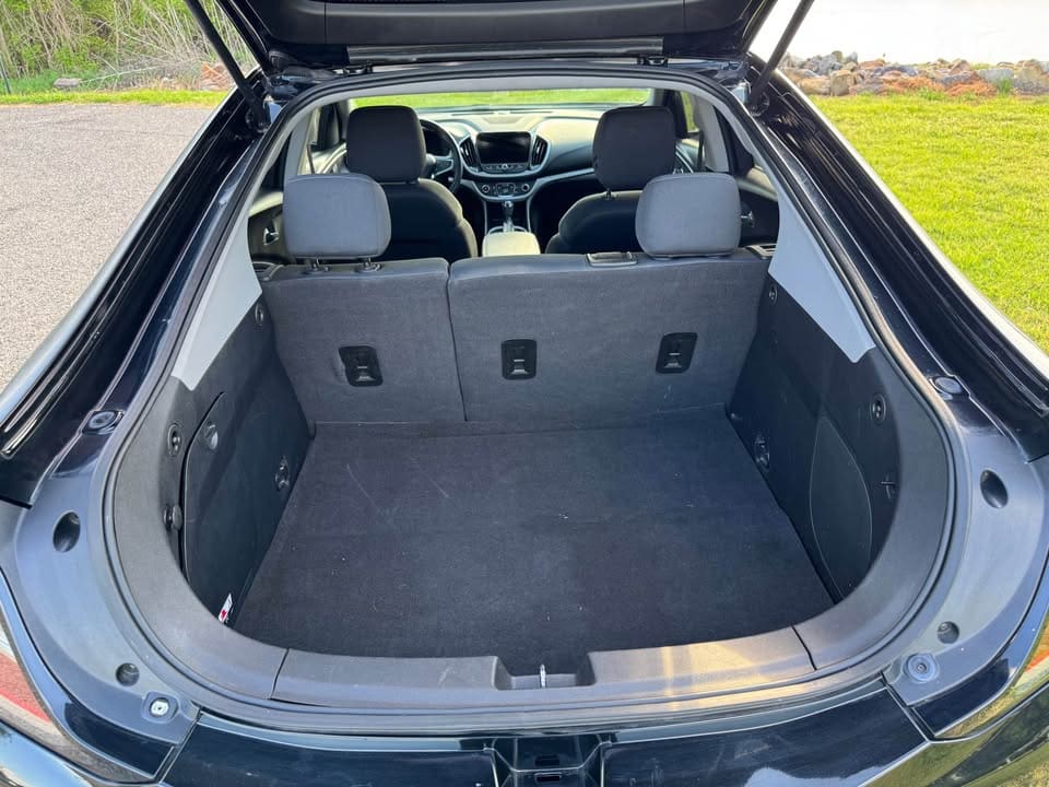 2017 Chevrolet Volt LT Hatchback 4D photo 4