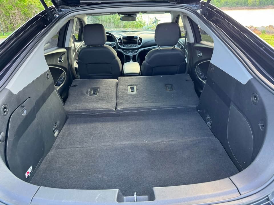 2017 Chevrolet Volt LT Hatchback 4D photo 5