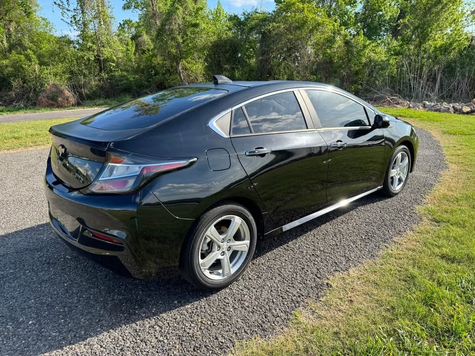 2017 Chevrolet Volt LT Hatchback 4D photo 6