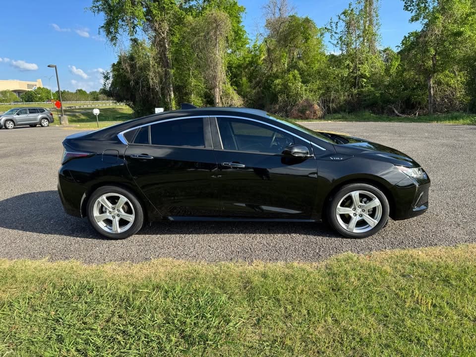 2017 Chevrolet Volt LT Hatchback 4D photo 7