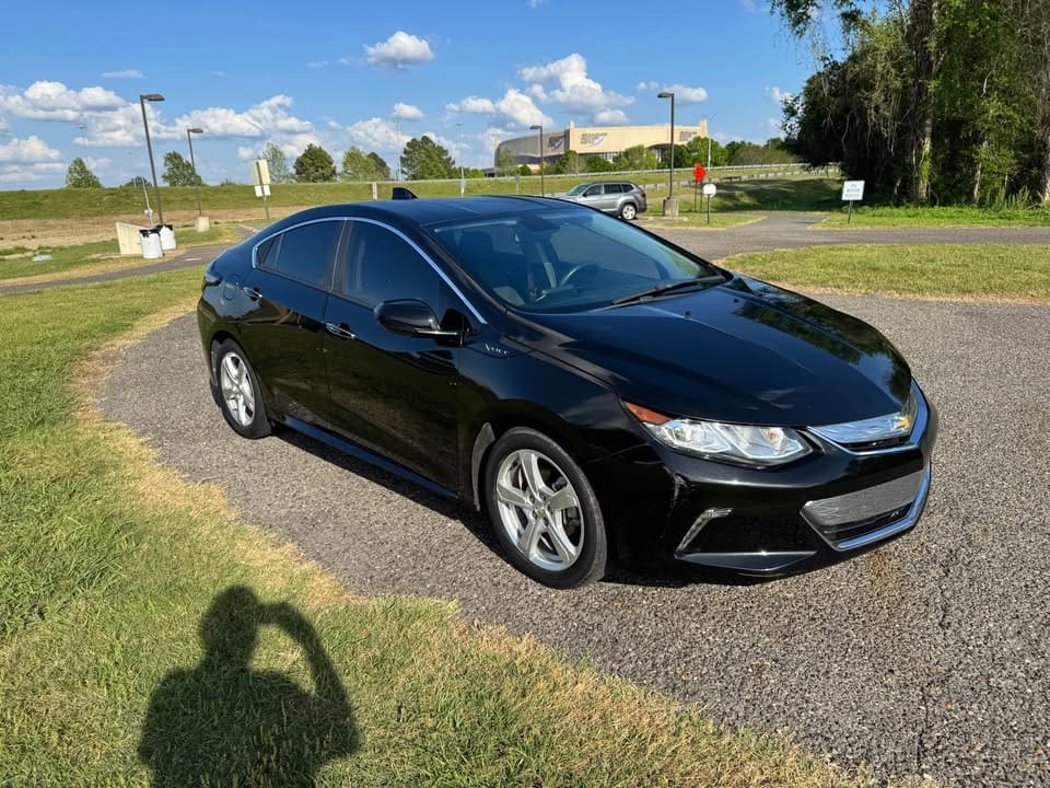 2017 Chevrolet Volt LT Hatchback 4D photo 8