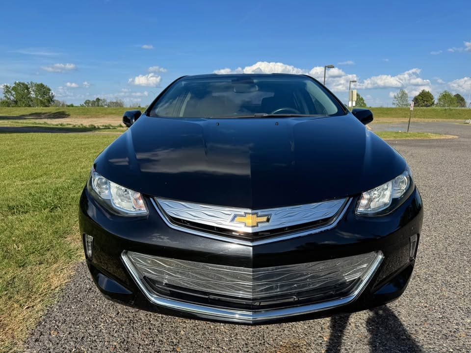 2017 Chevrolet Volt LT Hatchback 4D photo 9